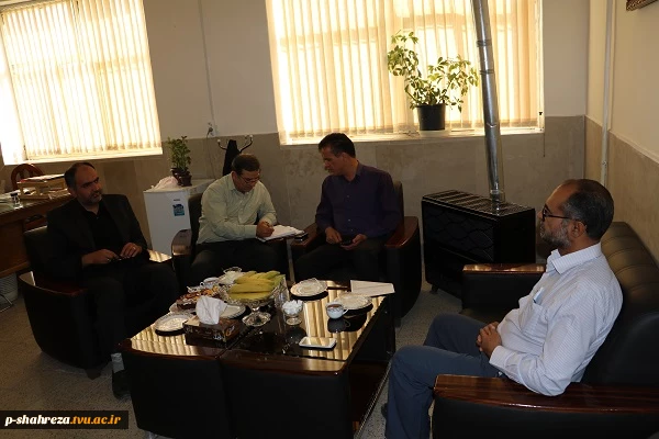 بازدیدمعاونت اداری مالی ومسئول نظارت وارزیابی استان بهمراه مسئول حراست استان ازآمزشکده فنی پسران شهرضا 4