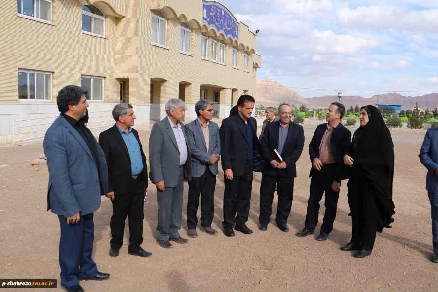 جلسه هم اندیشی وبرنامه ریزی ساخت آموزشکده دختران شهرضا باحضورنماینده محترم شهرضا ورییس دانشگاه فنی استان وخیرین  2