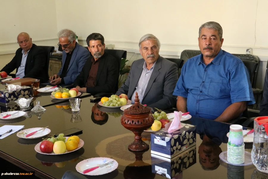 جلسه هم اندیشی وبرنامه ریزی ساخت آموزشکده دختران شهرضا باحضورنماینده محترم شهرضا ورییس دانشگاه فنی استان وخیرین  5