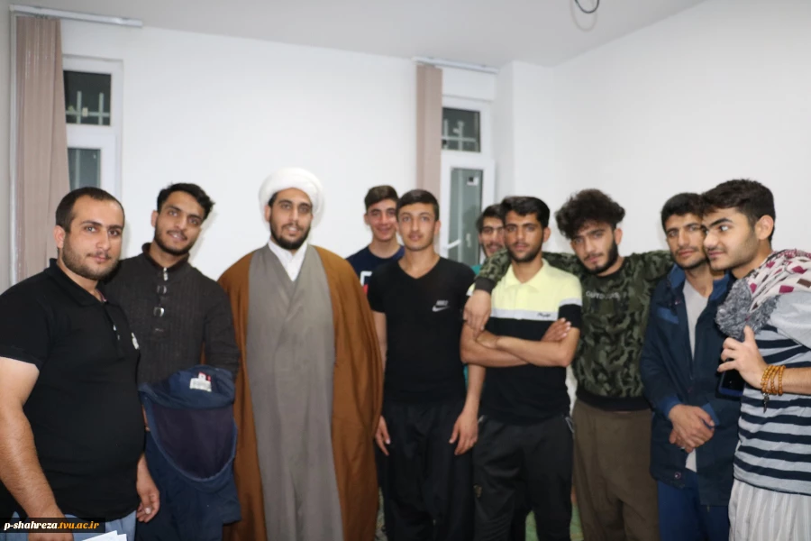 دیدارریاست،مسئول اموردانشجوییوامام جماعت آموزشکده پسران شهرضا ازخوابگاه دانشجویان 3