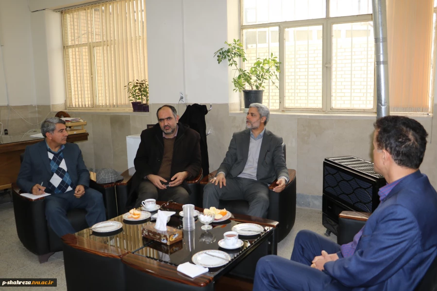 بازدیدحراست کل دانشگاه فنی بهمراه حراست دانشگاه فنی استان ازآموزشکده پسران شهرضا 2