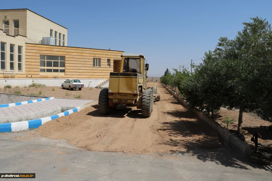 عملیات زیرسازی،قیرپاشی وآسفالت فازدوم ساختمان جدید آموزشکده فنی پسران شهرضا به پایان رسید. 7