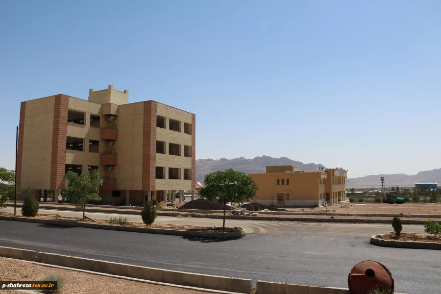 عملیات زیرسازی،قیرپاشی وآسفالت فازدوم ساختمان جدید آموزشکده فنی پسران شهرضا به پایان رسید. 10